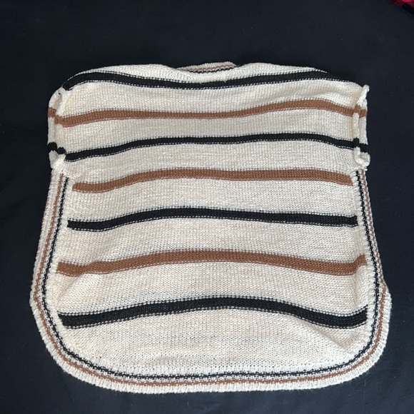 Universal Thread Woven top - Picture 2 of 2